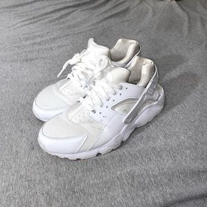 White Nike Huarache